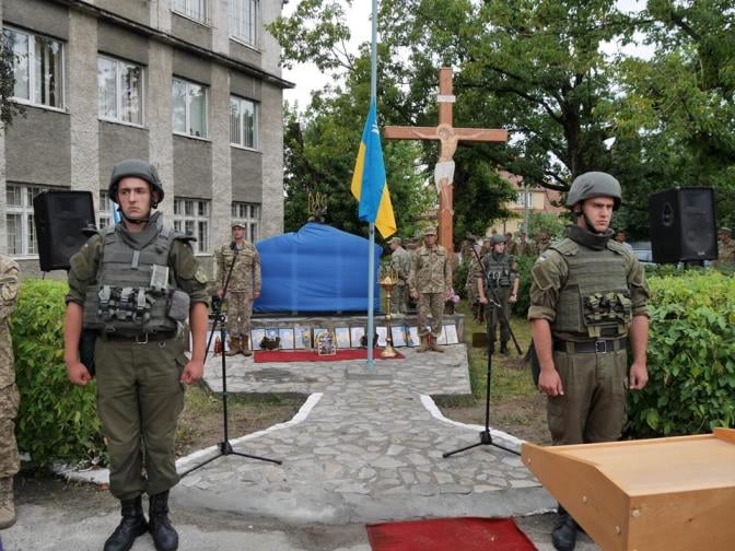 В Ужгороді відкрили меморіал загиблим в АТО військовим - фото 1