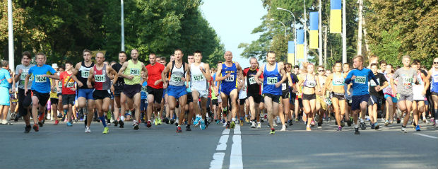 У Харкові пройшов міжнародний марафон: бігали керівники області - фото 1