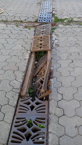 Як вантажівки руйнують історичний центр Ужгорода - фото 1