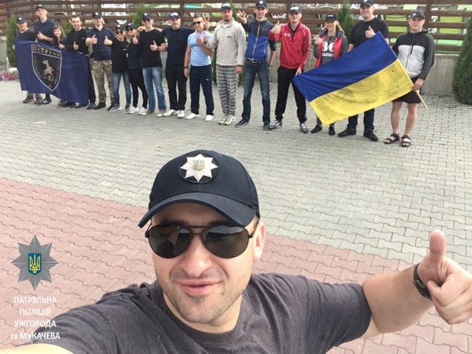 Як закарпатські патрулі підкорили найвищу точку України - фото 1