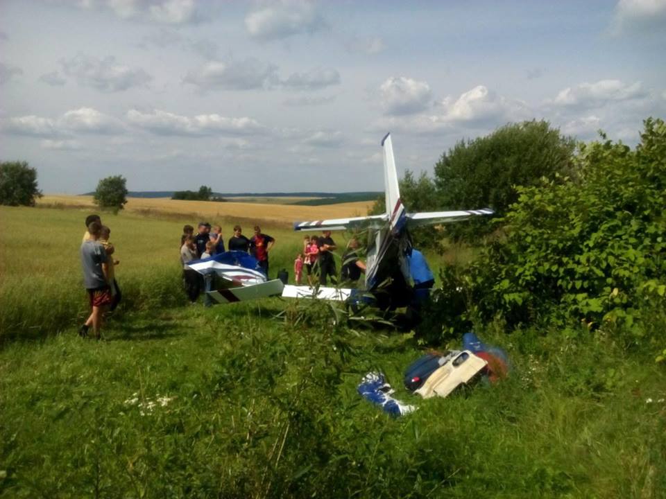 На Львівщині впав літак з іноземцями - фото 3