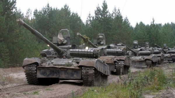 До Іловайська прибув ешелон з десятками танків і САУ (ФОТО) - фото 1