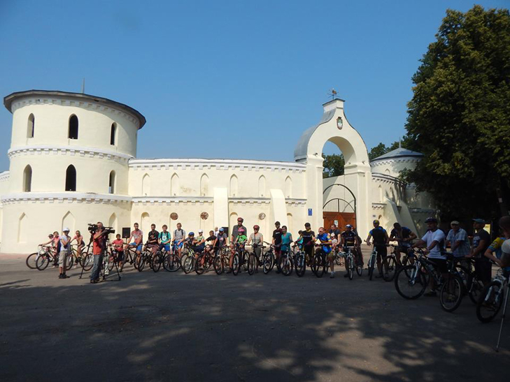 Учасники велофесту у Тростянці піднялися в небо  - фото 1