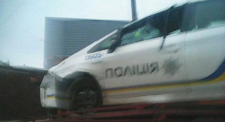 Внаслідок ДТП у Львові авто патрульної поліції перекинулось - фото 2