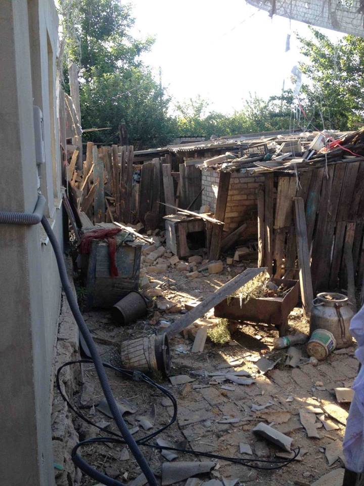 Бойовики обстріляли житловий сектор Курдюмівки у Торецьку (ФОТО) - фото 5