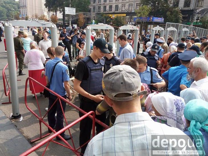 Як у Києві проходить Хресна хода (ФОТОРЕПОРТАЖ) - фото 1 Як у Києві проходить Хресна хода (ФОТОРЕПОРТАЖ) - фото 1