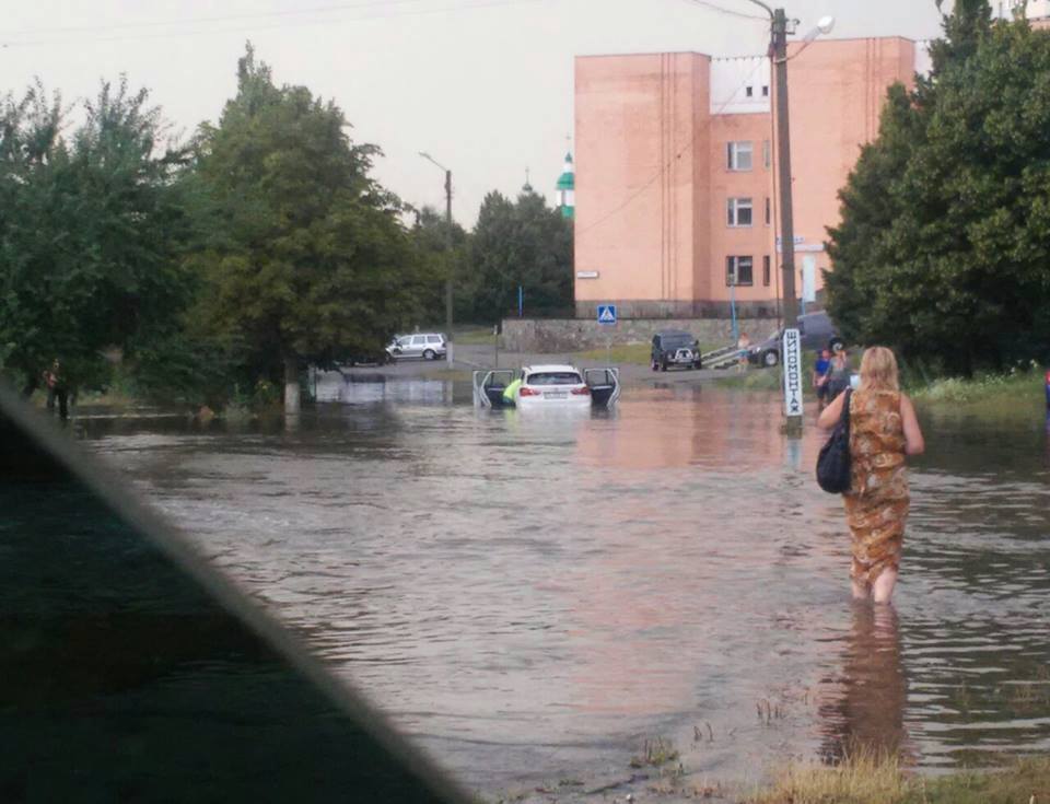 Учорашня негода затопила Полтаву - фото 4