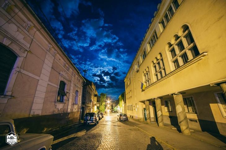 Закарпатські фотографи зафіксували акварельний нічний Ужгород - фото 5