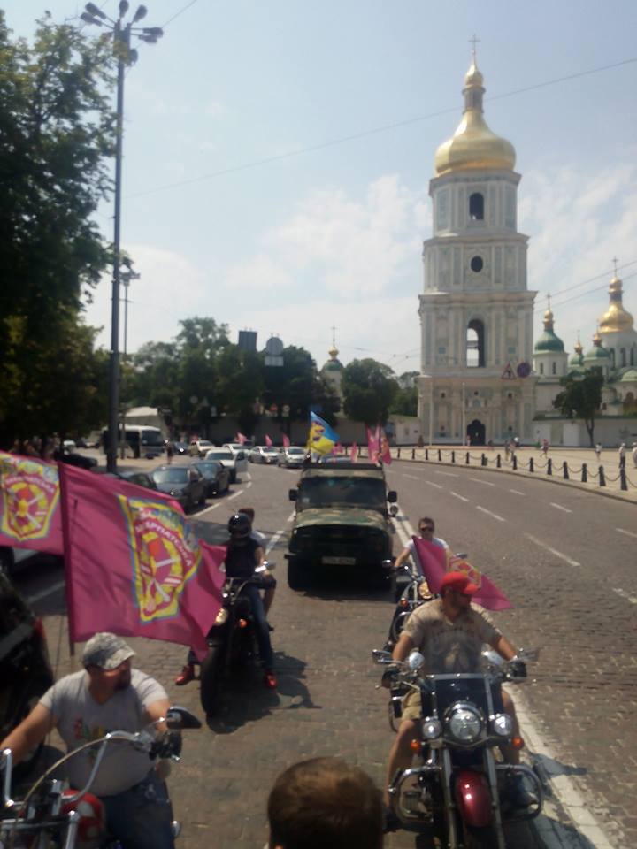 У Києві відбувся крутий автопробіг на честь 128-ї - фото 1