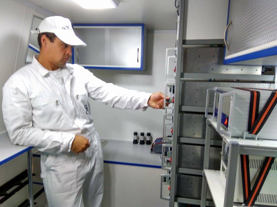 У Маріуполі викиди заводів Ахметова в атмосферу контролюватиме пересувна лабораторія (ФОТО) - фото 2