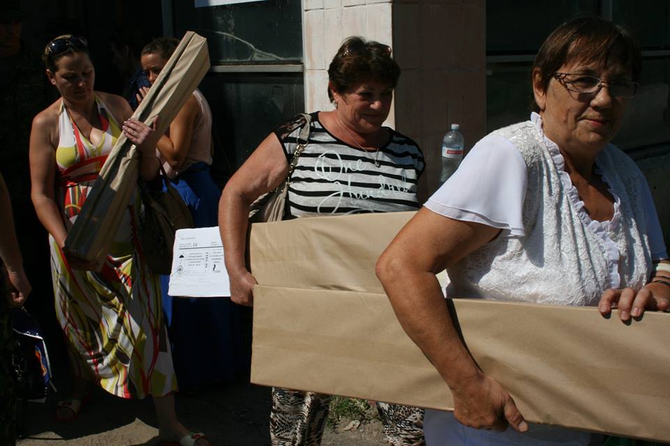 На Луганщину завезли виборчі бюлетені (ФОТО) - фото 1