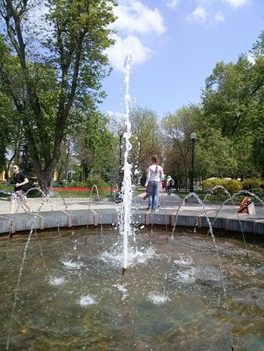 У парку Шевченка в Києві вже ввімкнули фонтани (ФОТОФАКТ) - фото 1