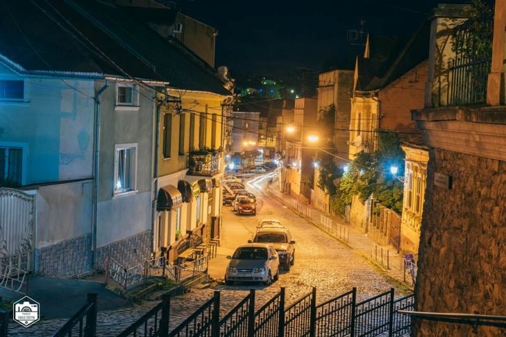 Закарпатські фотографи зафіксували акварельний нічний Ужгород - фото 4