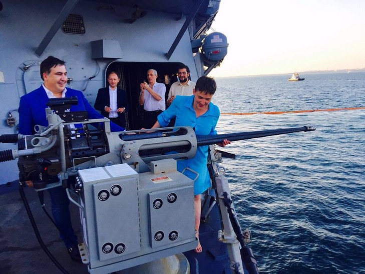 Савченко в Одесі босоніж розгулювала військовим кораблем США - фото 1