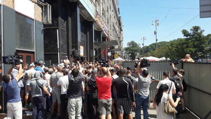В центрі Києва билися мафівці та представники профспілок - фото 1
