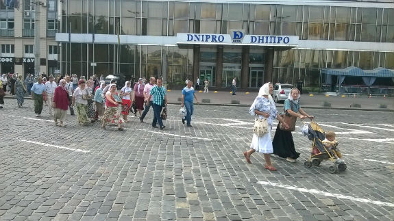 Як "гундяєвц" тусуються у центрі Києва  - фото 1