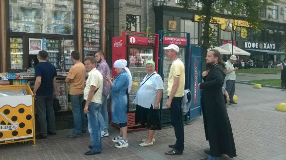 Як "гундяєвц" тусуються у центрі Києва  - фото 5