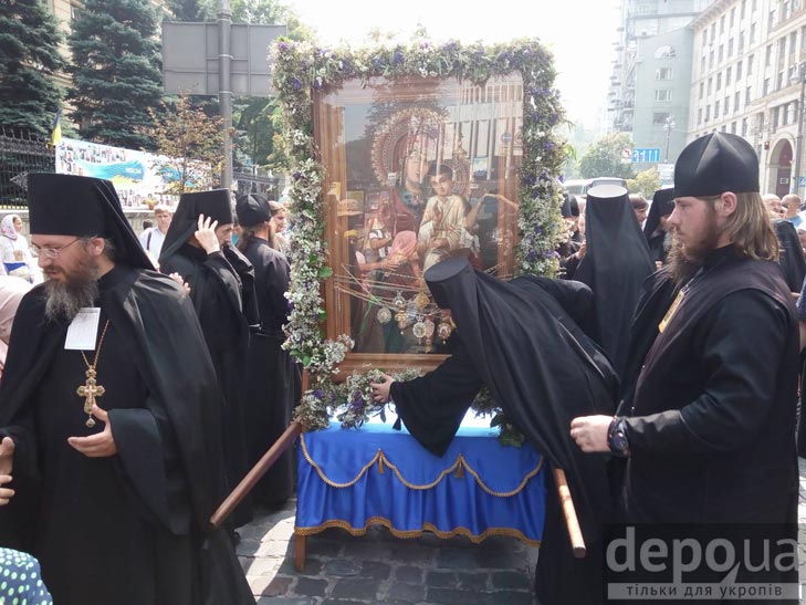 Гундяєвські ходоки в центрі Києва (ФОТОРЕПОРТАЖ) - фото 10 Гундяєвські ходоки в центрі Києва (ФОТОРЕПОРТАЖ) - фото 10