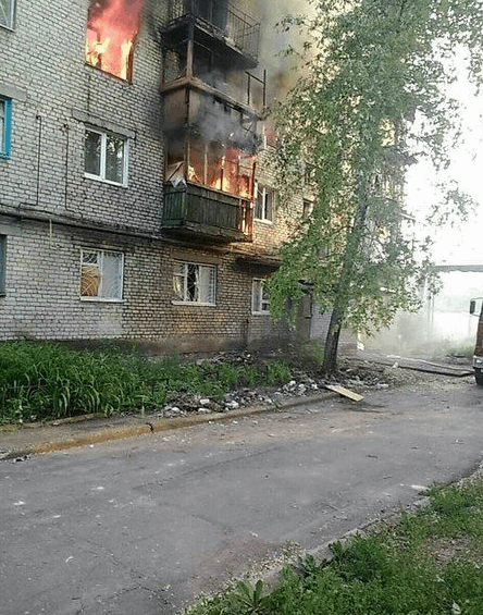 Донецьк охопило полум'ям після масованого артобстрілу (ФОТО) - фото 2