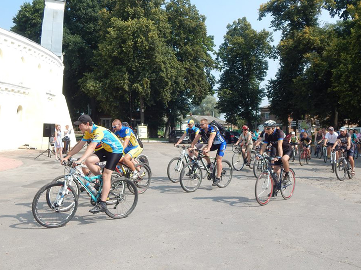 Учасники велофесту у Тростянці піднялися в небо  - фото 2