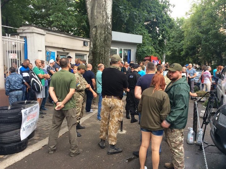 Мін’юсту заблокували вхід до санаторію "Лермонтовський" в Одесі (ФОТО, ВІДЕО) - фото 2