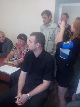 На Миколаївщині штурмували суд над "кіборгом", причетним до вибуху на Банковій - фото 3