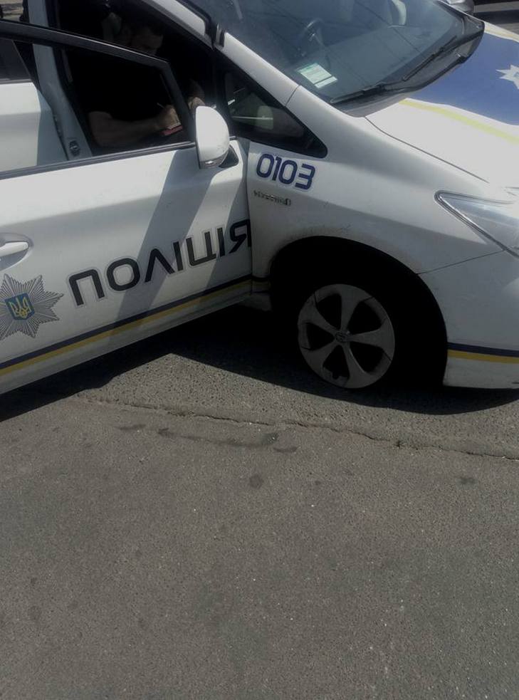 В Одесі поліцейський "Пріус" потрапив в ДТП - фото 2