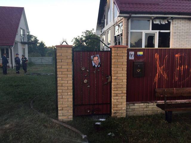 Адвокату "діамантового прокурора" Козаченку спалили дім - фото 1