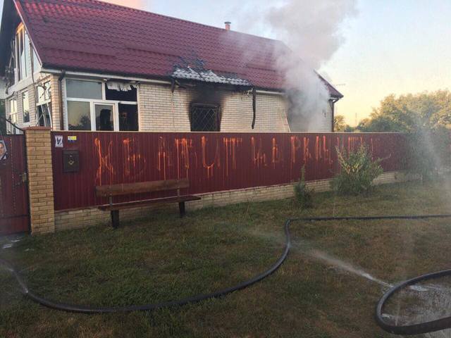 Адвокату "діамантового прокурора" Козаченку спалили дім - фото 2