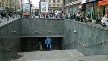 Кияни лінуються користуватися підземними переходами, щоб подивитися парад - фото 1