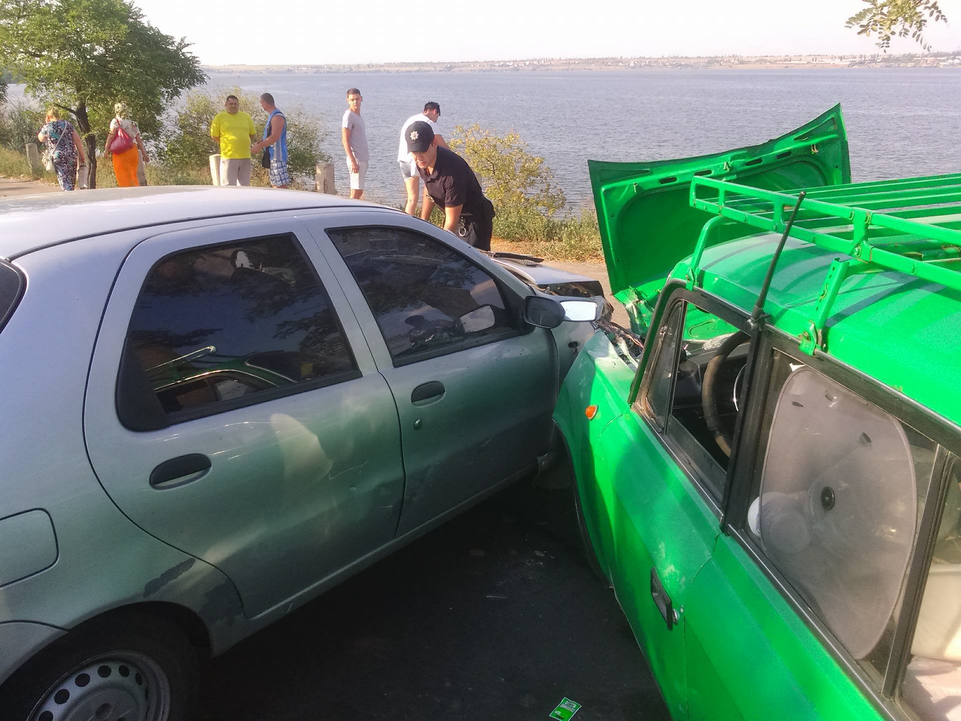 У Миколаєві на мосту в ДТП потрапили чотири машини: розтягнувся затор