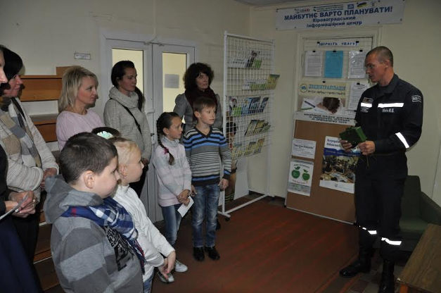 Діти кіровоградських рятувальників виготовили обереги для військових - фото 3