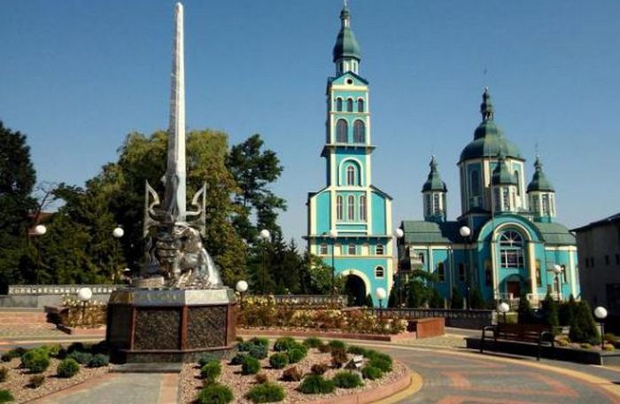 У Мостиськах освятили пам’ятник Борцям за волю України - фото 1