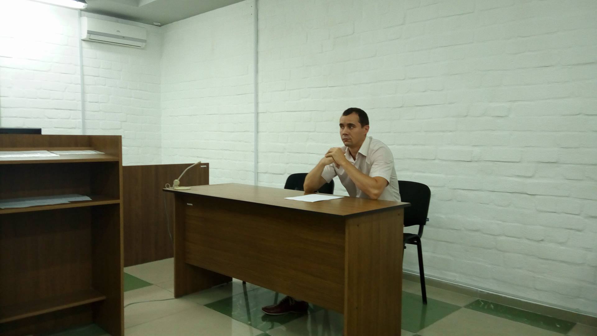 Романчук взяв на суд лише двох з п'яти адвокатів - фото 2