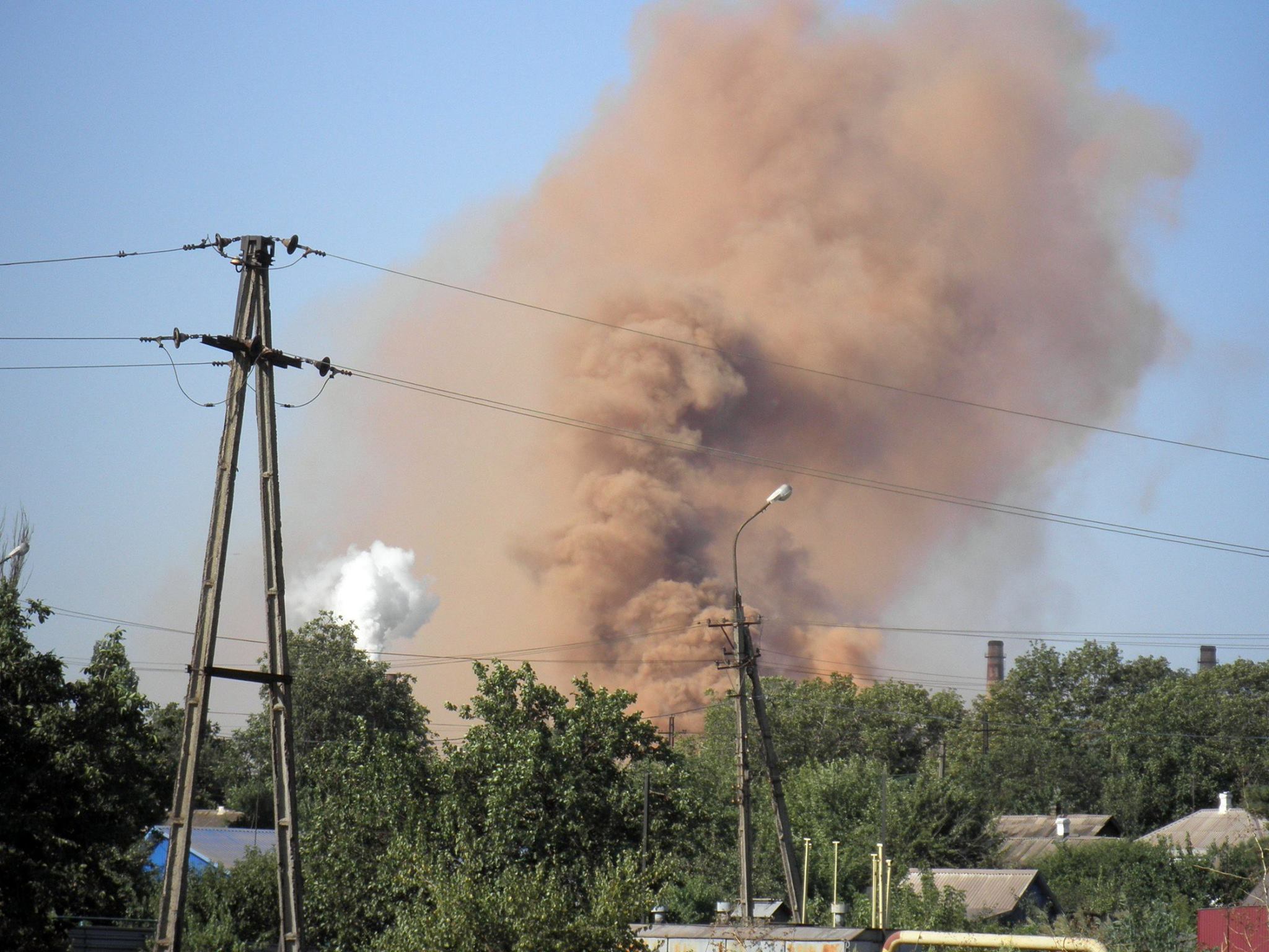 Руда хмара над Маріуполем: Чому Ахмтову дозволили труїти місто (ФОТО, ВІДЕО) - фото 1