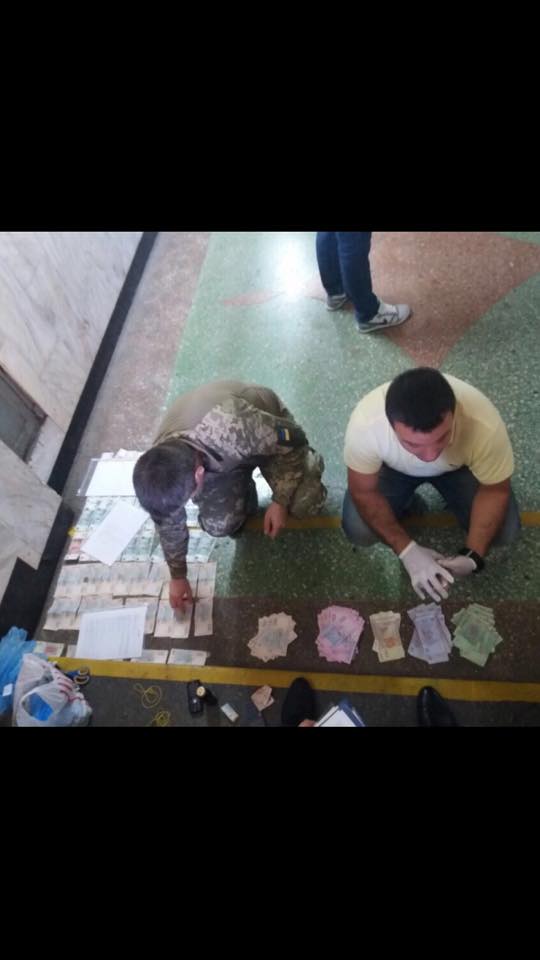 На Харківщині прикордонник погорів на хабарі - фото 1 На Харківщині прикордонник погорів на хабарі - фото 1