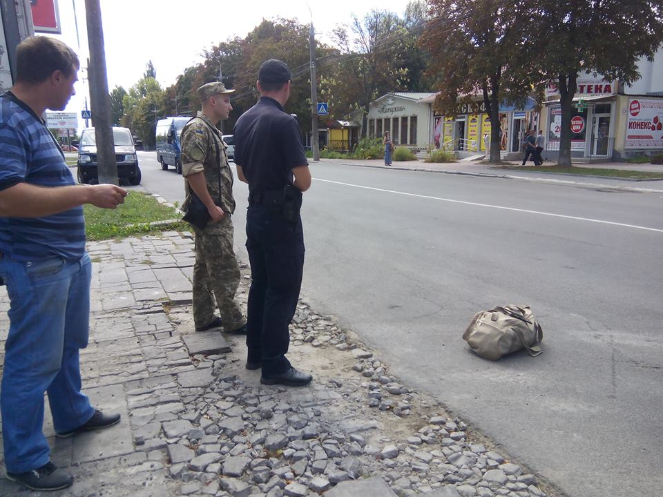 У Вінниці вибухотехніки перекрили вул. 600-річчя через підозрілу сумку - фото 3