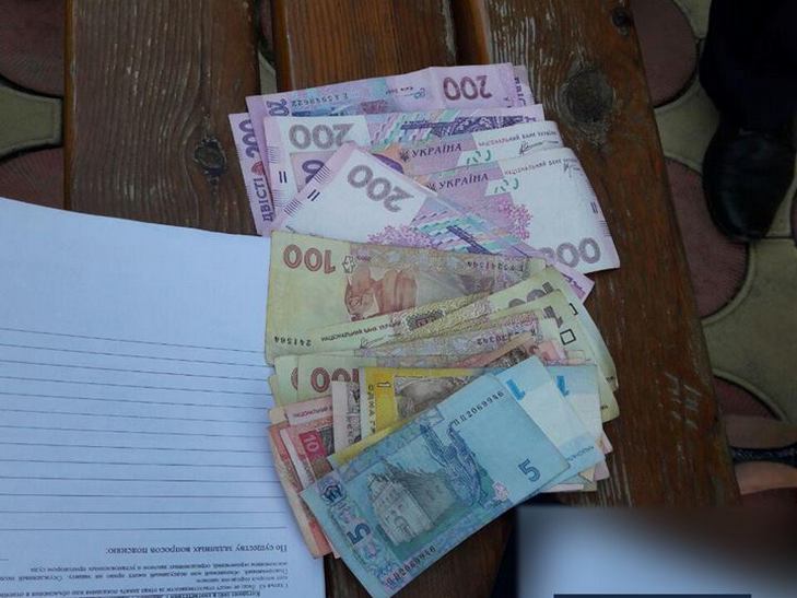 В Одесі поліцейські повернули чоловіку сумку з грошима, а він на автівці наїхав на копів - фото 1