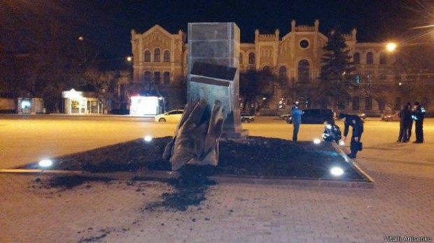 У Харкові пам’ятник більшовику міняють на монумент "Героям Небесної сотні" - фото 1
