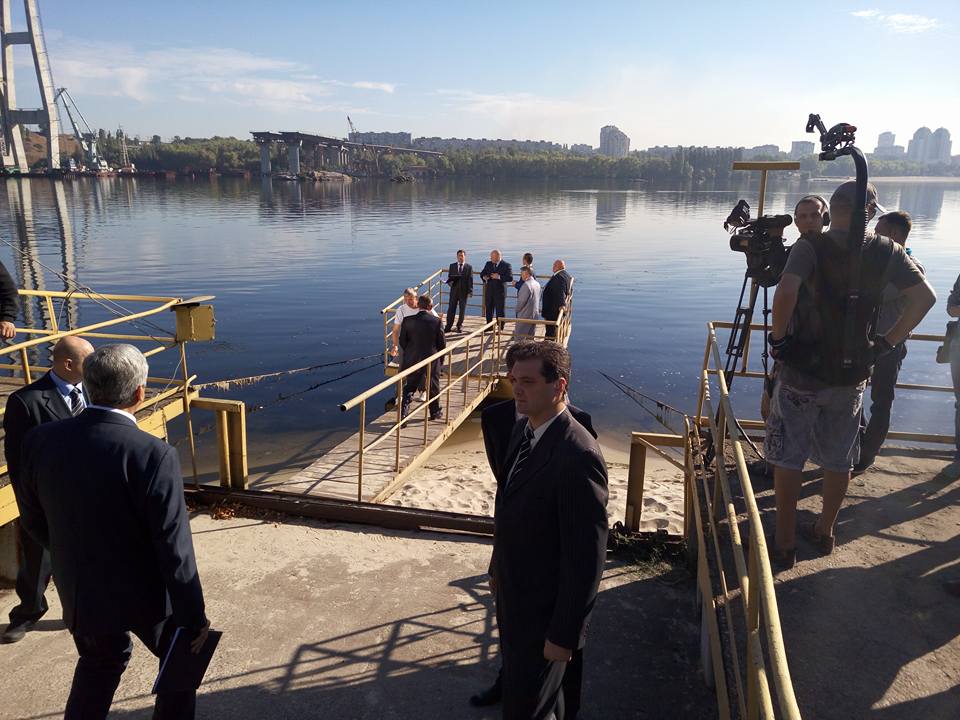 "Президент"-Зеленський приїхав у Запоріжжя "будувати мости" - фото 3