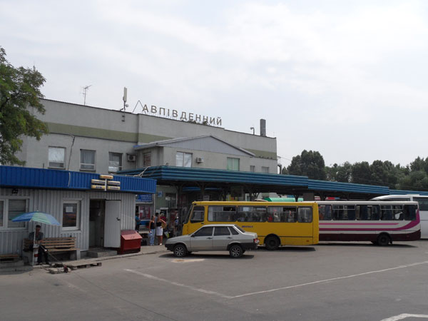 Донецьк спідкало "покращення": Окупанти русифікували назву вокзалу (ФОТО) - фото 1