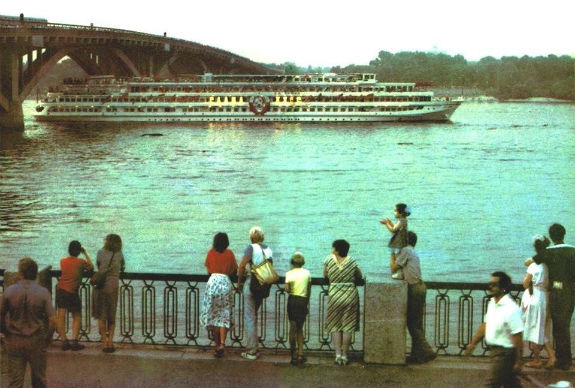 Як виглядала столична набережна Дніпра 27 років тому  - фото 1