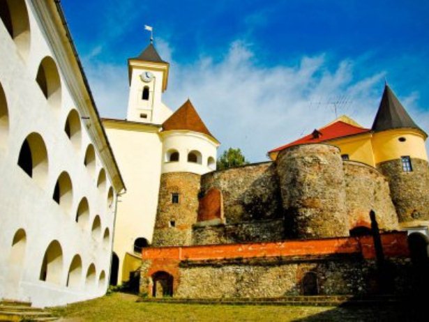 До списку найвражаючих замків України ввійшли три закарпатські  - фото 2