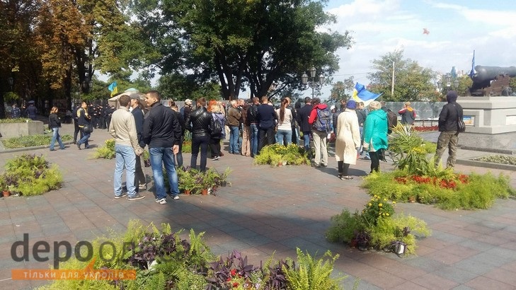 В Одесі намагаються вмовити "антитруханівців" покинути Думську площу (ФОТО, ВІДЕО) - фото 1