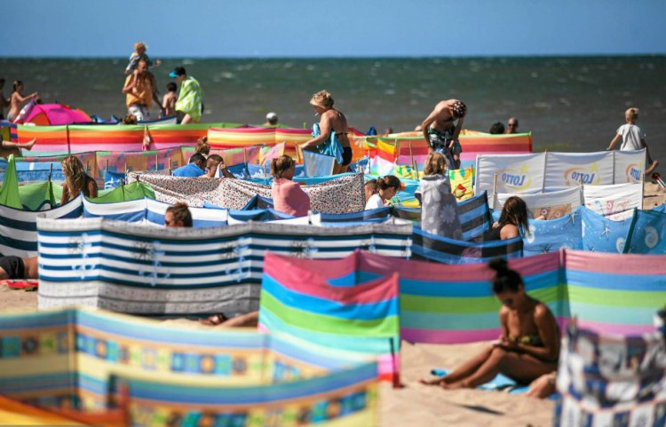 Самозахоплення землі чи нова пляжна мода з Польщі - фото 11