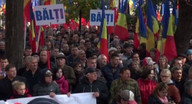 Нові протести у Молдові: демонстранти блокують будівлю парламенту (ФОТО, ВІДЕО) - фото 2