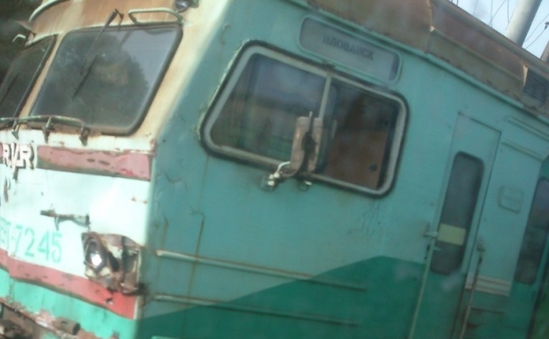 У "ДНР" електричка протаранила вантажівку і зійшла з рейок - фото 2