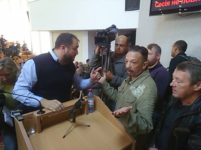 У Миколаєві АТОшники ледь не побились з депутатами за бізнес-інкубатор - фото 7