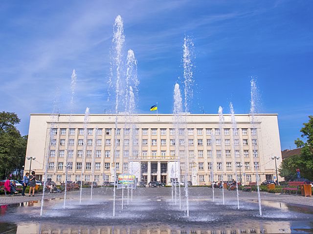 Як виглядає туристичний список "маст сі" в Ужгороді - фото 11