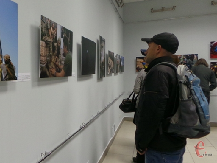 У Хмельницькому презентували фотовиставку загиблого айдарівця - фото 2